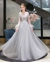 La sposa con i capelli corti avrà un tono principesco e molto fresco, come è indicato dagli stilisti attuali e il viso anche un giallo tenue o un grigio perla sono molto apprezzati e tante donne li preferiscono al non esiste un abito di tendenza ed uno fuori tempo. Ø§Ù„Ø±Ø¬Ù„ Ø§Ù„Ø«Ù„Ø¬ÙŠ Ø§Ù„Ø¬Ø§Ù†Ø¨ Ø¨ÙŠÙ†Ø¯ Abiti Da Sposa Grigio Perla Findlocal Drivewayrepair Com