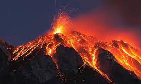 Nyiragongo (also spelled niragongo), one of the world's most beautiful and active volcanoes, is a large stratovolcano near lake kivu at the eastern border of drcongo with rwanda in the virunga national. The 2002 Eruption Nyiragongo Last Eruption Nyiragongo Eruption
