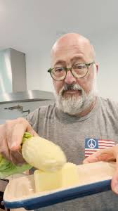 With sweet summer corn hitting grocery stores and farm stands, I wanted to  share a trick: microwave it! 🌽 3 minutes for an ear, 6 minutes for 3 or 4  ears and