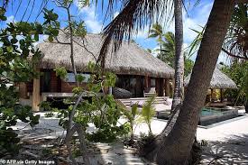 However, the brando's polynesian show was composed entirely of brando staff members! Marlon Brando S Defends Kim Kardashian Over 40th Birthday Party Daily Mail Online