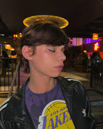 see you watching and blow me a kiss 👀💋