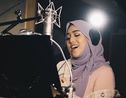 Online (2012) patah seribu anonym sharefile extension windows p2p. Singer Shila Amzah Releases New Single Kita In Malay Mandarin To Celebrate Merdeka Day Video Showbiz Malay Mail