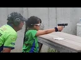 This 10 Year Old Knows How To Use A Gun Youtube