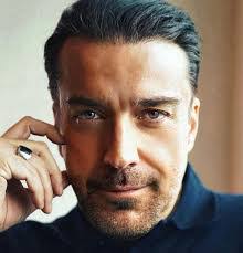 Alireza Amirghassemi's Instagram, Twitter & Facebook