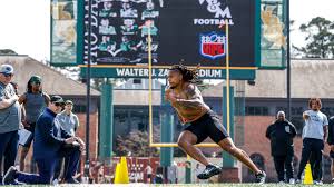 Football Announces 2025 Early Signing Period Class