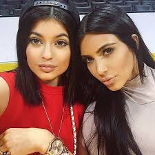 Só novidades, talatona, luanda, angola. A Novidade Da Kim Kylie Steal The Look Kim Kardashian Kylie Jenner Kim And Kylie Kylie Jenner Style