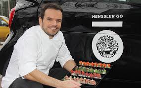 Jetzt hat sie gegenüber der redaktion das datum und den abholort verraten: Steffen Henssler Eroffnet Schwarzes Szenerestaurant Nachrichten Hogapage