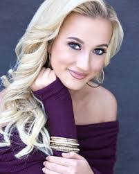 Lori Waldron's Instagram, Twitter & Facebook