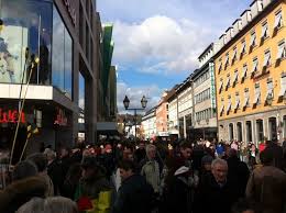 Verkaufsoffener sonntag am 21.06.2020 in diesen bundesländern in einigen wenigen bundesländern in deutschland gibt es an diesem sonntag, 21.06.2020, einen verkaufsoffenen sonntag. Verkaufsoffener Sonntag Mehr Kritiker Als Befurworter Wurzburg Erleben