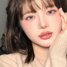 Môi mọng nước, mắt nàng thơ, má sắc san hô: Giới trẻ Hàn đã làm những gì?