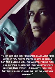 Neve Campbell Reveals If She'll Ever Return To Scream. "𝙄'𝙢 𝙣𝙤𝙩  𝙟𝙪𝙨𝙩 𝙙𝙤𝙣𝙚 𝙬𝙞𝙩𝙝 𝙩𝙝𝙚 𝙘𝙝𝙖𝙥𝙩𝙚𝙧" so it means she's not  done playing Sidney Prescott. So there's a possibility that we could