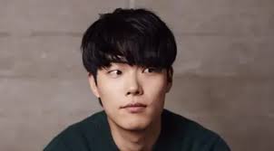 Không may, cô lại vớ phải một ceo khó tính, keo kiệt, đó chính là je soo ho (ryu jun yeol). Perasaan Ryu Jun Yeol Saat Cium Hwang Jung Eum Di Lucky Romance News Entertainment Fimela Com