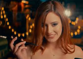 Pau Massola es la protagonista del video clip de "Quiérete", el último tema  de El Taiger y Nesty