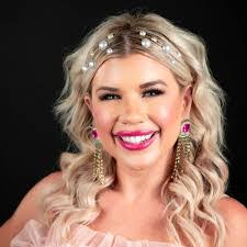 Haley Farr's Instagram, Twitter & Facebook