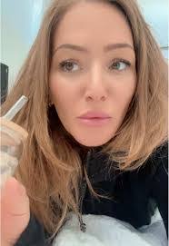 Julia Frampton's Instagram, Twitter & Facebook