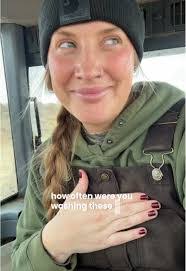 Ashley Lind's Instagram, Twitter & Facebook