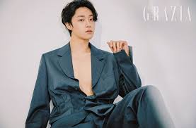 He debuted in 2017 in the drama prison playbook but in his opinion, his official debut happened in 2019. Lee Do Hyun Shares His Love For Acting Talks About His Next Role And More Soompi Aktor Korea Aktor Fotografi Kecantikan