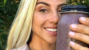 What athletes eat: Pro surfer Sage Erickson's super surf smoothie