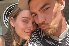 One thing I love most about 1-on-1 photo sessions, is getting to see the  subject become more confident almost instantaneously! These sessions are  perfect for birthdays, graduation, social updates, personal branding and