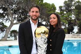 Si chiama thessa lacovic, ed è la sua deliziosa fidanzata. 9os04ah4 Tgwim