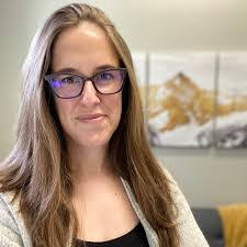 Martha Paradis's Instagram, Twitter & Facebook