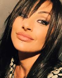 Bonjour à tous, je suis super contente de vous présenter mon activité !!  N'hésitez pas à me contacter en messagerie privée si vous voulez en savoir  plus , à bientôt ❤️#homestaging#coach#fengshui#interieurdesoi |