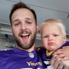 Derek Swart (@sweatervest228)