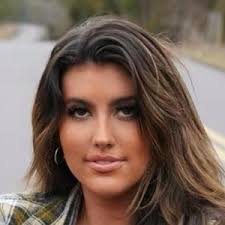 Lydia Hollis's Instagram, Twitter & Facebook