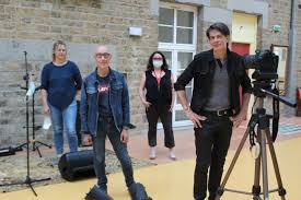 #maison_de_retraite l'agence régionale de santé dénonce une négligence grave après l'expulsion d'une nonagénaire. Les Soignants D Une Maison De Retraite De Tinchebray Stars D Un Clip De Laurent Piquot L Orne Combattante