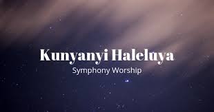 Bapaku datang, menyembahmu disini kupercaya kau ada bagiku bapaku datang, menyembahmu disini. Lirik Dan Kunci Lagu Kunyanyi Haleluya Symphony Worship Ayo Memuji Tuhan