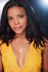 Mae Maloney's Instagram, Twitter & Facebook