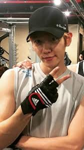 Bi Tane Kol Kasi Kafam Kadar Masallah Cok Yakisikli Ama Yag Baekhyun Exo Chanyeol