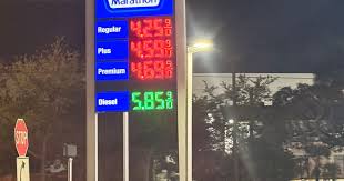 Gasolina en Florida sube 13 centavos y roza los $4 por galón