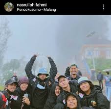 Video yang memperlihatkan seorang pria yang diduga kesurupan beredar di media sosial. Kelewat Ganteng Saat Kesurupan Yuk Intip Biodata Dan Fakta Menarik Fahmi Nasulloh Yang Viral Di Tiktok Gegara Kemasukan Setan Semua Halaman Hits