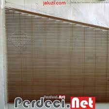 Bu açıdan daha büyük camlarda, gereksinim ancak plise perde ile sağlanabilmektedir. Ucgen Ahsap Jaluzi Perde Perdeci Net Heryere Perde Hizmeti