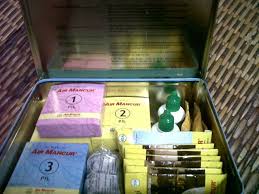 Set bersalin tradisi dilengkapi dengan air selusuh, balm hangat berherba + kolagen, jus tradisi wanita, minyak selesa, rendaman herba manjakani, sabun nyaman, serbuk nyaman dan tungku herba tradisi yang membantu mengembalikan tenaga dan seri wajah ibu dalam pantang. Set Bersalin Air Mancur Pil Kkm