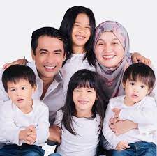 Sehubungan itu, dr sheikh muszaphar akan menunjukkan lebih banyak video di angkasa pada minggu ini, mengenai jangan dongakkan kepala anak ketika hidungnya berdarah, pakar kongsi cara betul hentikan pendarahan. Alhamdullilah Anak Kembar Dr Sheikh Muszaphar Sepasang Pa Ma