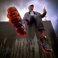 Nike Air Vapormax Plus Black Magma Orange In 2020 Schwarze Nike Nike Air Nike