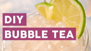 Außerdem besteht die gefahr des verschluckens der süßen perlen, die mit einem extra breiten trinkhalm aufgesaugt werden, weshalb der bundesverband der. Bubble Tea So Machst Du Dir Das Trend Getrank Selbst Youtube