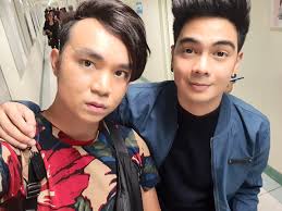 Oh ayan. Para may makita naman kayo maganda at gwapo dito sa Facebook.  CHAROT! 😂