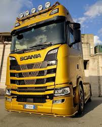 Gold Scania S730 V8 Customised Trucks Trucks Cool Trucks