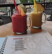 Rundgang durch ulm:an der donau und der alten stadtmauer mit metzerturm entlang. Pier House Munster Restaurant Mexikanisch Cocktailbar Biergarten Restaurantgarten Terrassen