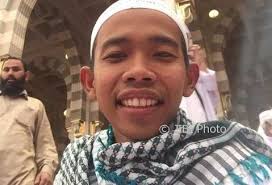 Anak kedua dede sunandar dan karen, ladzan adalah sindrom williams, penyakit yang diidap anak kedua dede sunandar. Dede Sunandar Dikaruniai Anak Kedua Solopos Com