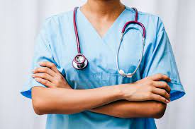 Kerajaan mungkin mengkaji semula skim gaji dan imbuhan doktor pakar di hospital awam bagi mengurangkan kadar penghijrahan ke sektor swasta. Kerjaya Doktor Perubatan
