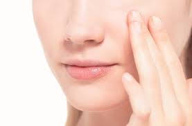 Trị mụn cho da nhạy cảm - Những lưu ý từ Bác sĩ Da liễu