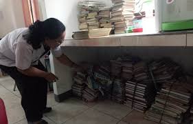 Buku mimpi 2d abjad bergambar lebih lengkap tafsir mimpi 2d abjad maupun erek erek 2d bergambar disertai kode alam 2 angka tafsir gaya baru, dan pelarian. Banyak Buku Rusak Dispersip Tak Dapat Anggaran Pelestarian