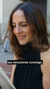 ¿De dónde nace una historia como «LA CASA DE HUÉSPEDES»? @analenarivera nos  cuenta como todo eso que ella vivió en el hostal de sus tíos de Madrid,  ahora lo plasma en las páginas de su nueva novela. , ...