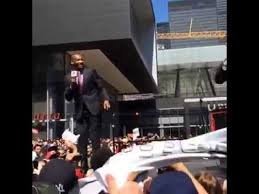 New video shows masai ujiri was shoved first in nba finals altercation. Toronto Gm Masai Ujiri F K Brooklyn 2014 04 20 Youtube