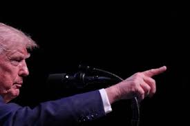 De los insultos a los elogios exagerados: los vaivenes de Donald Trump en la cumbre de la OTAN muestran sus contradicciones