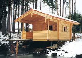 Blockhutte Aus Rundholzstammen Holzhutten Jagdhutten Berghutten Hutte Bauen Style At Home Blockhaus Ferienhaus